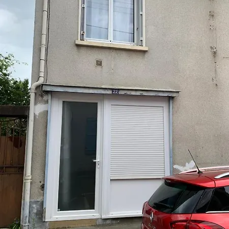 Le Mans: Studio Neuf, Moderne, Bien Place Proche Gare Le Mans